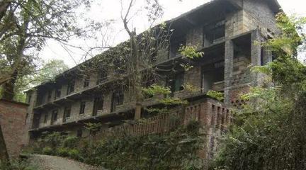 北京一家軍廠,規(guī)模大的員工4300多人,曾是全國(guó)第四大軸承廠